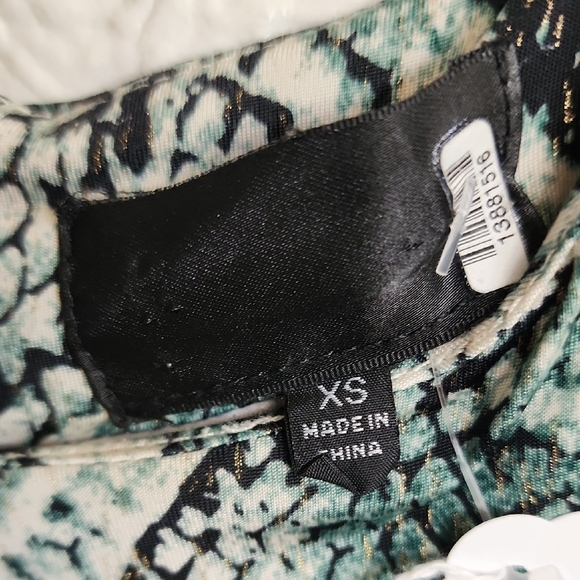 Alexia Admor Green and Black Snake Print Long Sleeve Dress - Picture 3 of 10